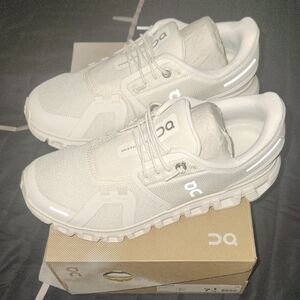 NEW In BOX On Running Cloud 6 Shoes - White